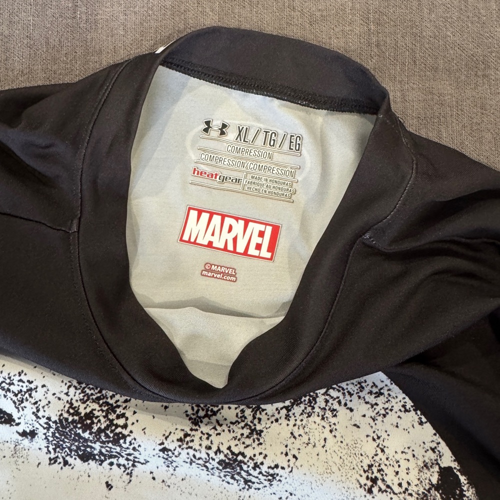 Under Armour Marvel Black Punisher Skull Compression Shirt - Picture 3 of 4